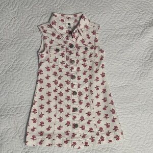 Charming Sleeveless Dress with Red Floral Print